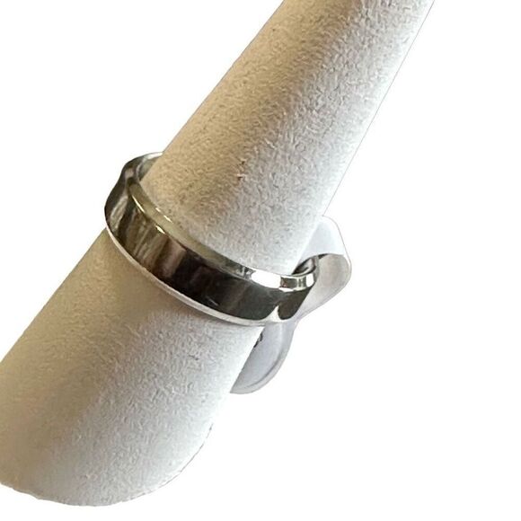 Brand New!! Size 8 1/2 Stainless steel plated beveled edge band - Picture 3 of 4